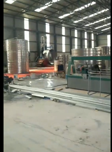 车间生产圆形水箱视频4